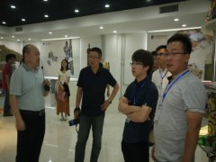 网络媒体采访团走进william英国中文官网