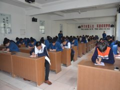 新员工入职 严卡“安全关”